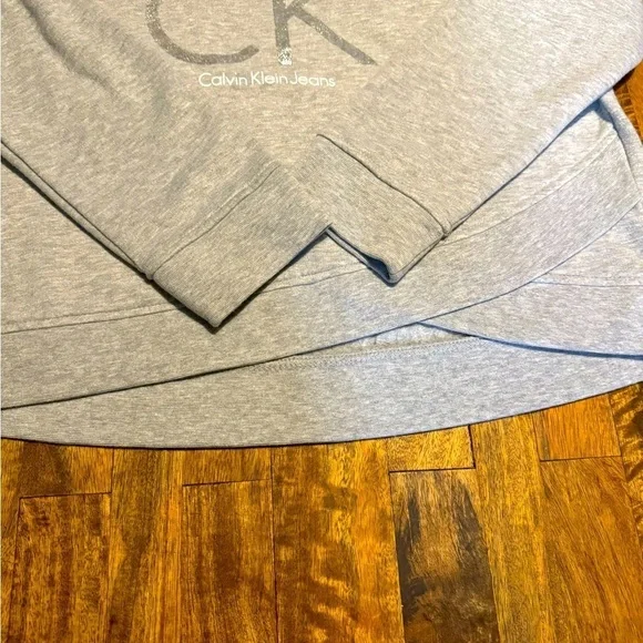 Calvin Klein Heather Gray sweat shirt excellent condition size large - Picture 4 of 6